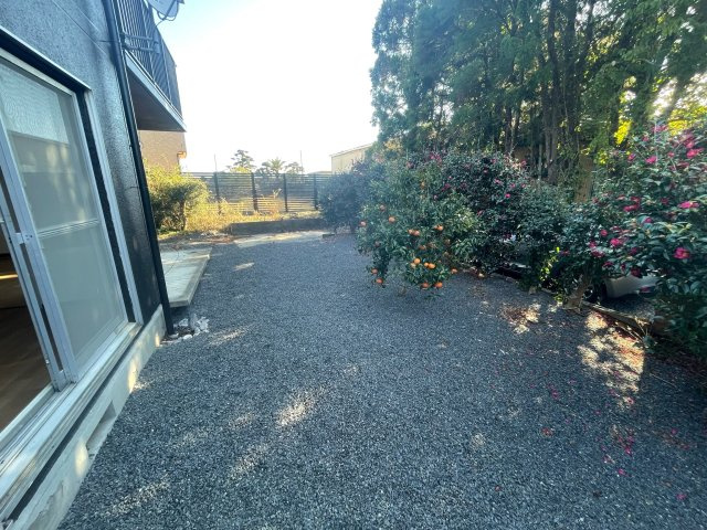 長生村一松乙2067貸家の庭