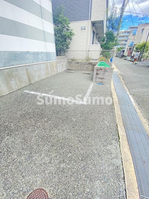 レオパレスアーデルⅡの駐車場