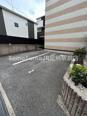 レオパレスアエデース　サクラの駐車場