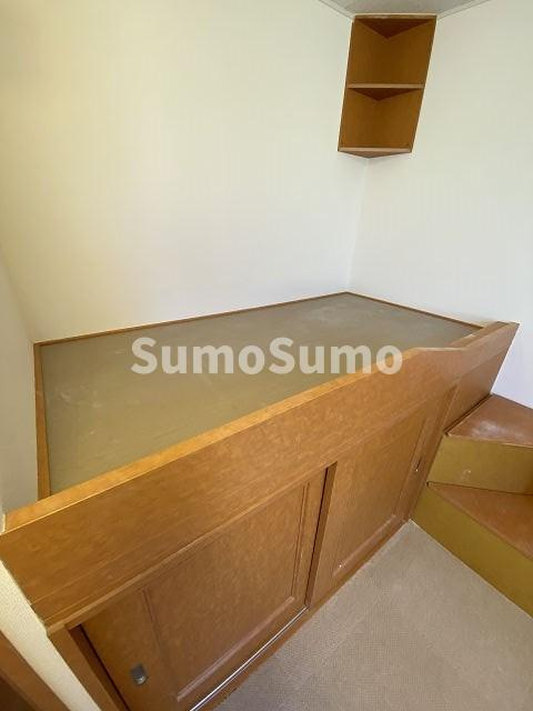 レオパレス杭瀬北新町Ⅰの寝室|広くて明るい寝室