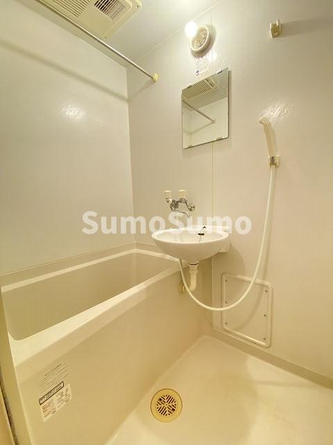 レオパレス杭瀬北新町Ⅰの浴室|コンパクトで使いやすいお風呂です