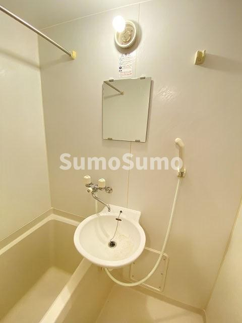 レオパレス杭瀬北新町Ⅰの洗面所|脱衣スペースもあります