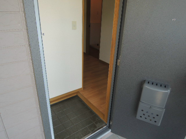 中山手ガーデンパレスＤ棟の玄関