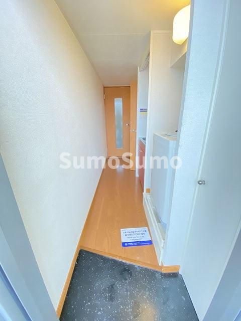 レオパレス西本町の玄関|収納もある玄関です