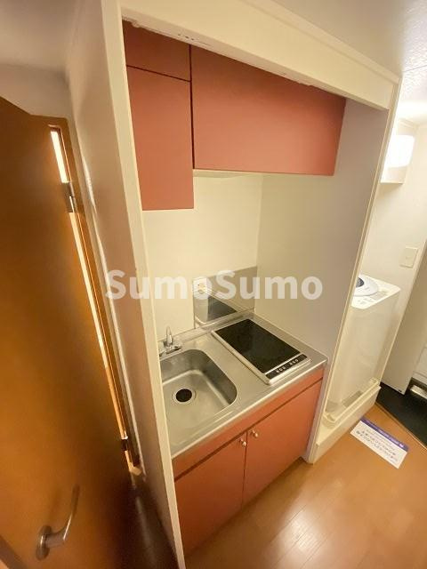 レオパレス西本町のキッチン|コンパクトなキッチンで掃除もラクラク