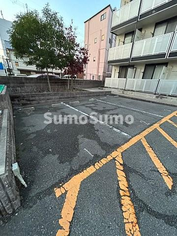 レオパレス高尾Ⅲの駐車場