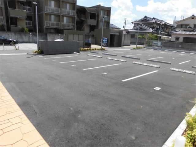 ロッヂえざかＡの駐車場