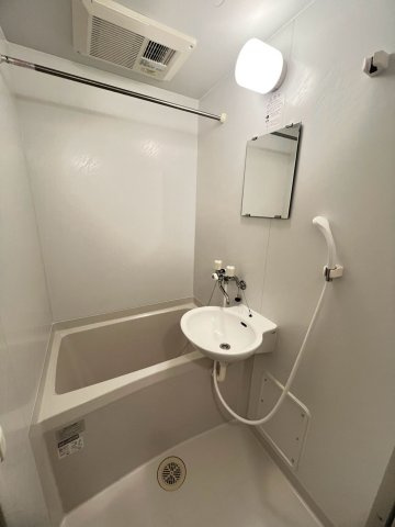 レオパレスアクアブルー青谷の浴室