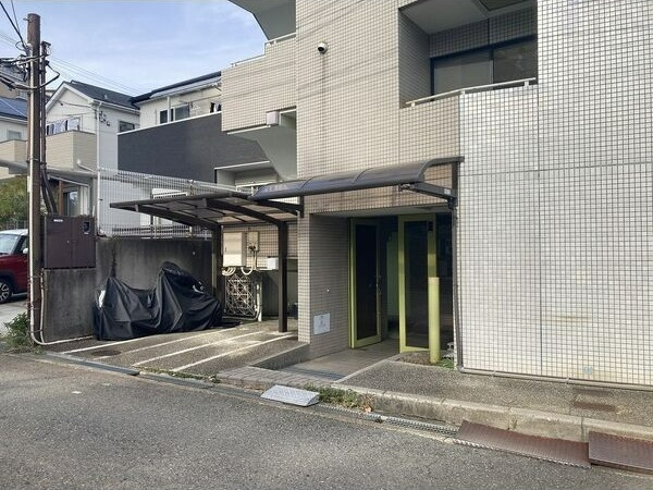 千鳥が丘エヌズの駐車場