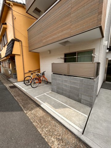 ワコーレヴィアーノ垂水塩屋町 の駐車場