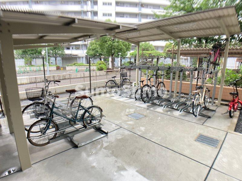 レオンコンフォート難波南Ⅱの駐車場