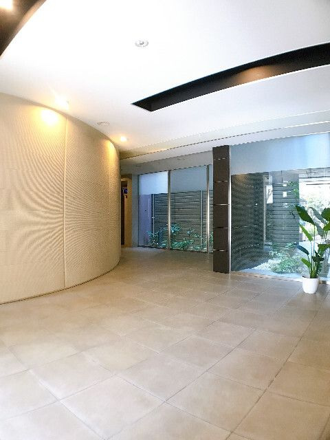 レシェンテ西梅田 のロビー
