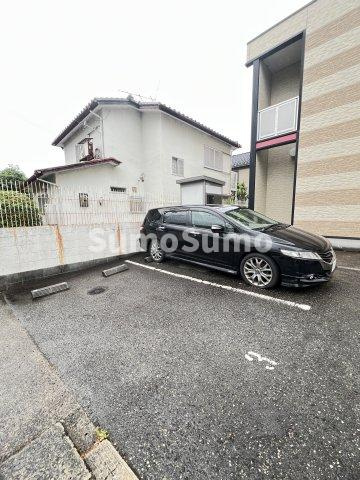 レオパレス西岡本の駐車場