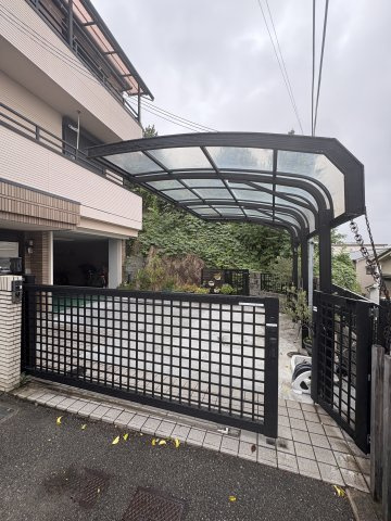 会下山町２丁目戸建の駐車場