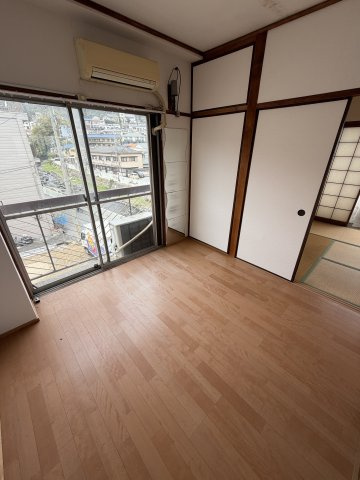 三村マンションの寝室