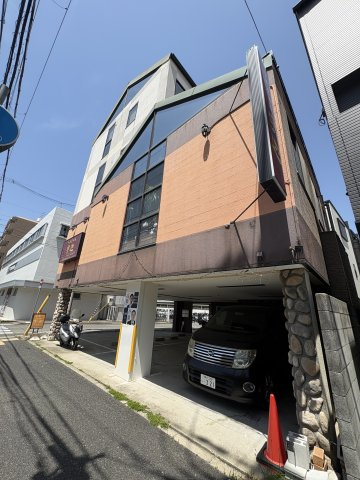 中里ビルの外観|おしゃれな外観です