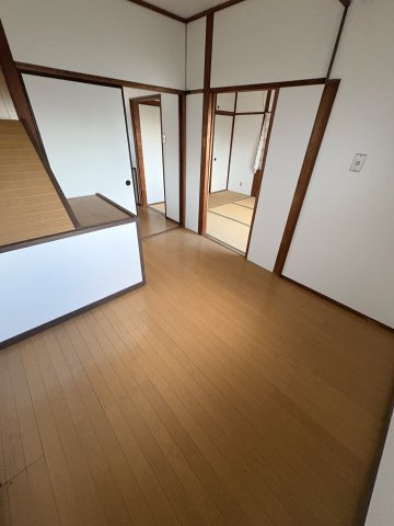 三原ハイツの居間・リビング