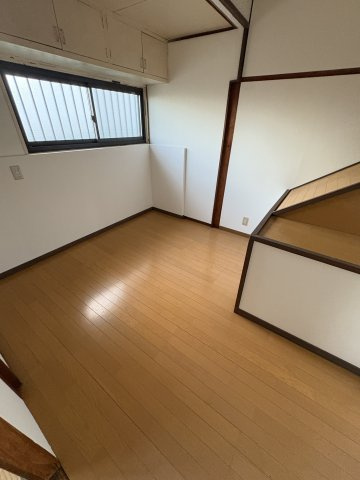 三原ハイツの居間・リビング