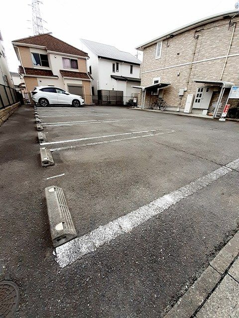 ワイドプライジアの駐車場