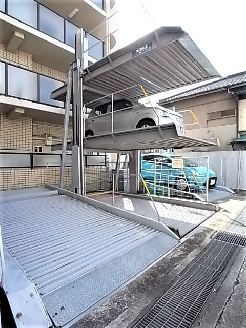 ロマンツェ東灘の駐車場