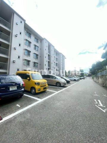 上高丸住宅 1の駐車場|駐車場です
