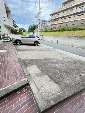 上高丸3丁目戸建の駐車場