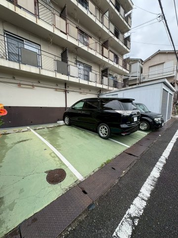 日星マンションの駐車場