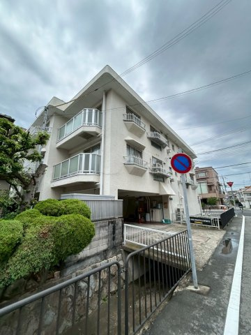 上鳴尾明和マンションの外観