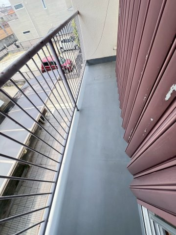 上葭原アパートのバルコニー