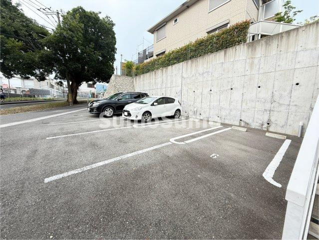 住吉山手レジデンスの駐車場