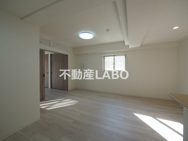 SUNREGIS　NAMBAの洋室