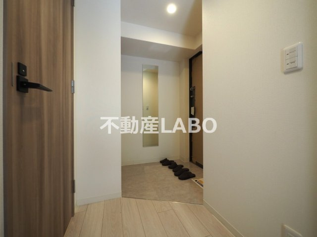 SUNREGIS　NAMBAの玄関