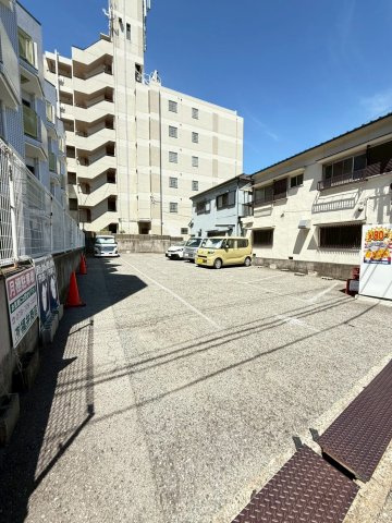 千鳥が丘エヌズの駐車場