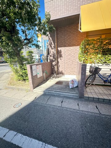 ワインウェルの駐車場