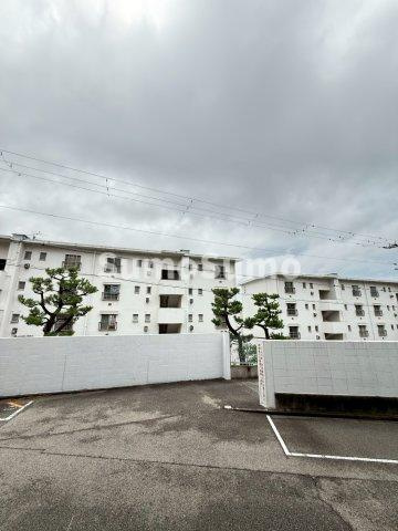 上高丸厚生年金住宅1号棟の外観|おしゃれな外観です