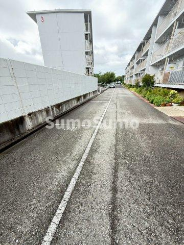 上高丸厚生年金住宅1号棟の駐車場|駐車場です