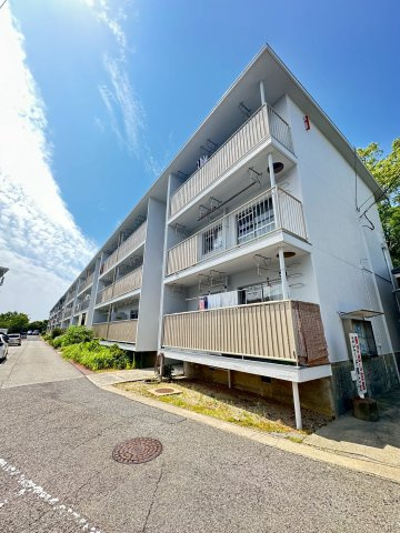 上高丸厚生年金住宅２号棟の外観