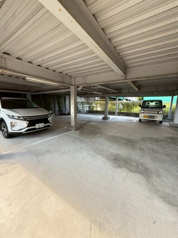 明政ハイツの駐車場