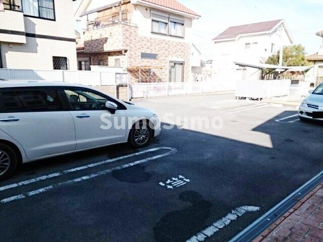 レグルス弐番館の駐車場|駐車スペースもあります