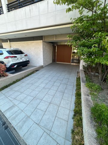 ワコーレ本山田中町のエントランス