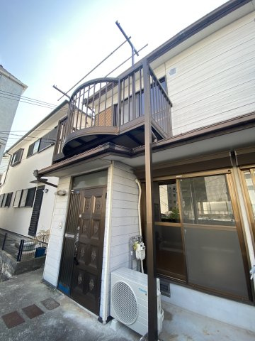 中西ハイツのエントランス