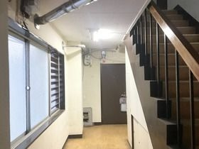 中尾マンションのロビー