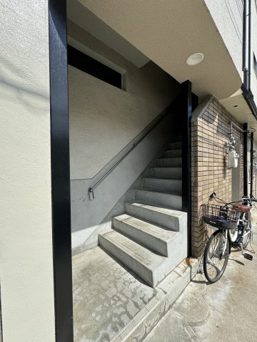 下沢マンションのエントランス