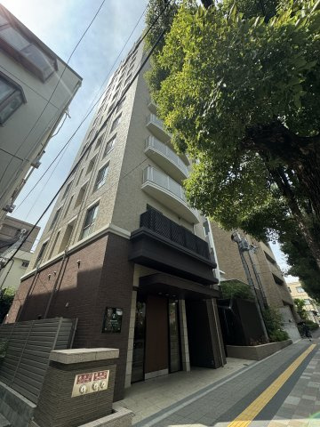 ワコーレ大倉山ザスィートのエントランス