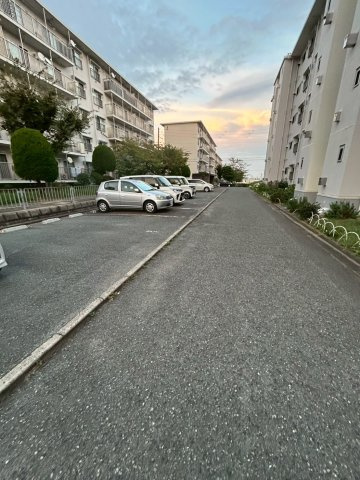 上高丸南住宅１号棟の駐車場|駐車場です
