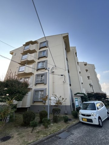 明石大窪住宅４号棟の外観|外観は落ち着いています