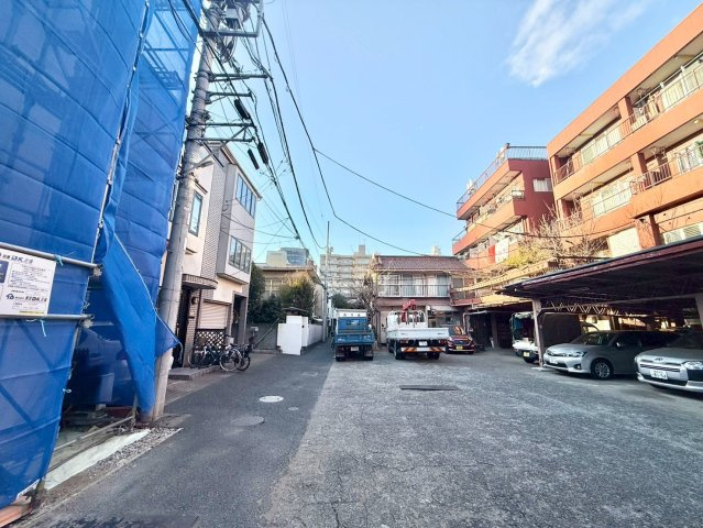 豊島区池袋4丁目　新築戸建の前面道路含む現地写真|2026.1.30撮影

現地ご見学希望・資料請求などお気軽にお問い合わせ下さい！
03-5990-5201