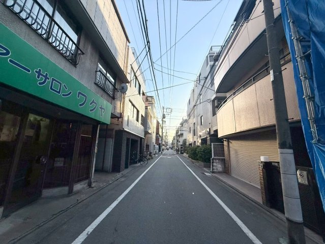 豊島区池袋4丁目　新築戸建の前面道路含む現地写真|2026.1.30撮影

現地ご見学希望・資料請求などお気軽にお問い合わせ下さい！
03-5990-5201