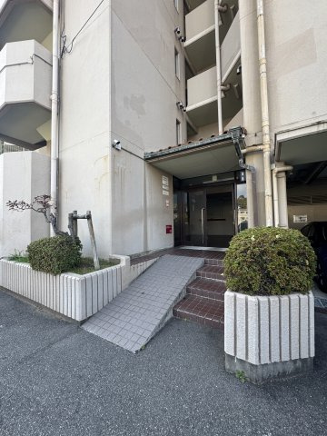 北上沢グランドハイツのエントランス