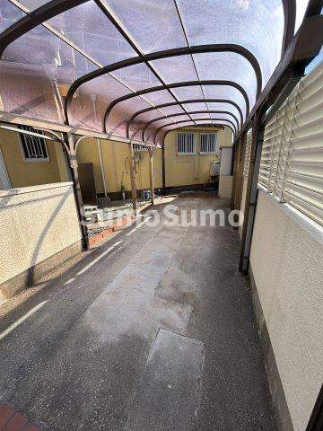 伊川谷町有瀬　戸建貸家の駐車場|車をお持ちの方に嬉しい駐車場付きの物件です